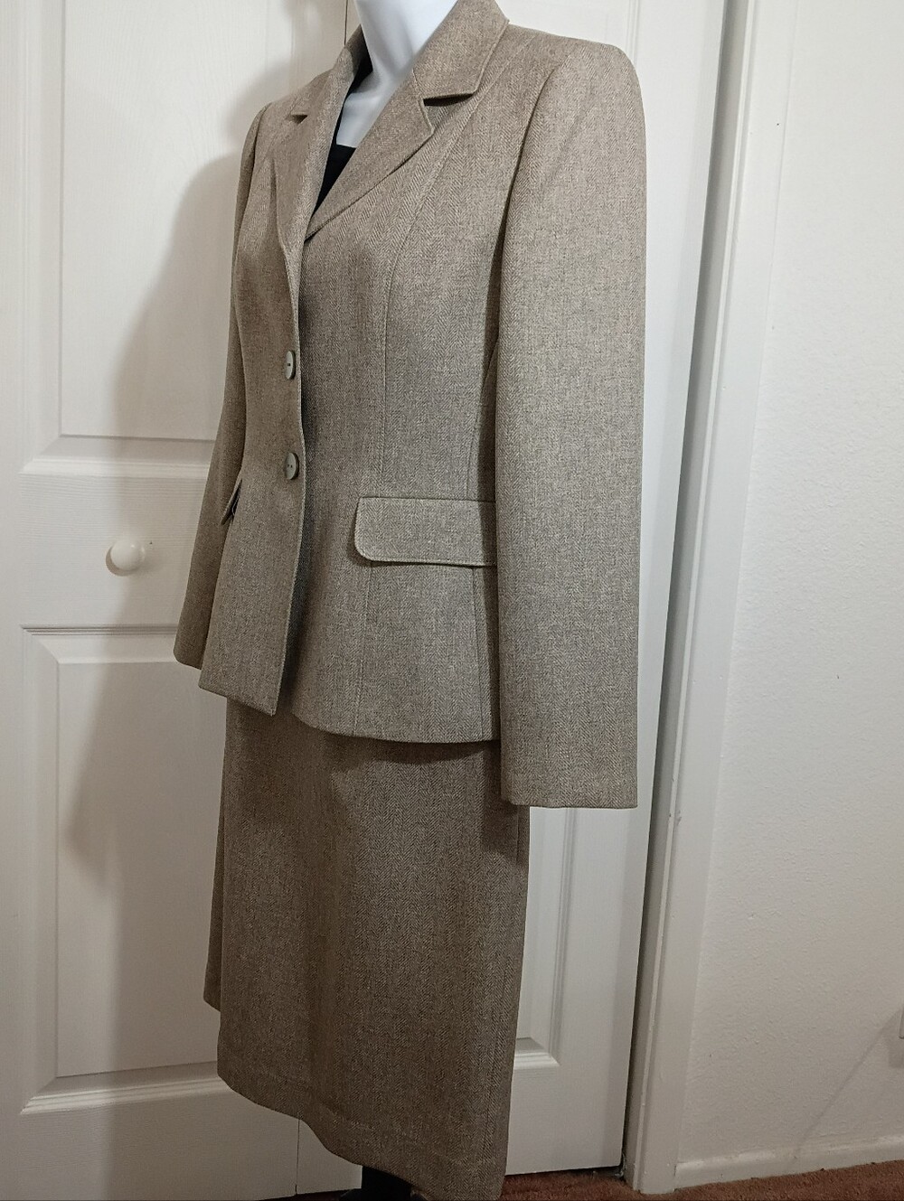 Le Suit Petite 6 Skirt Suit Set - 3 Button Accent Blazer & Skirt - Picture 15 of 15
